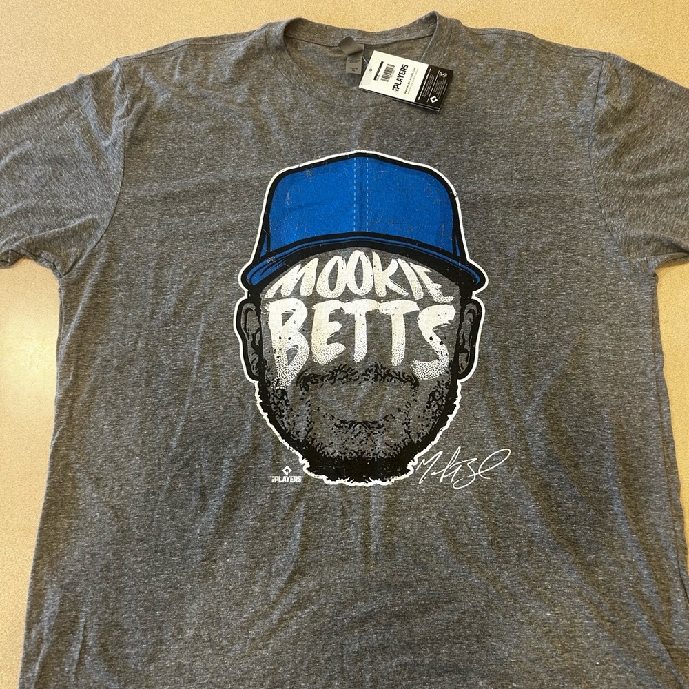 Gray Mookie Betts Graphic T-Shirt ⚾️⚾️⚾️⚾️⚾️